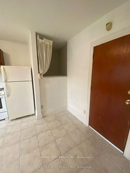 Property Photo:  35 Lansdowne Avenue 2  ON M6K 2V7 