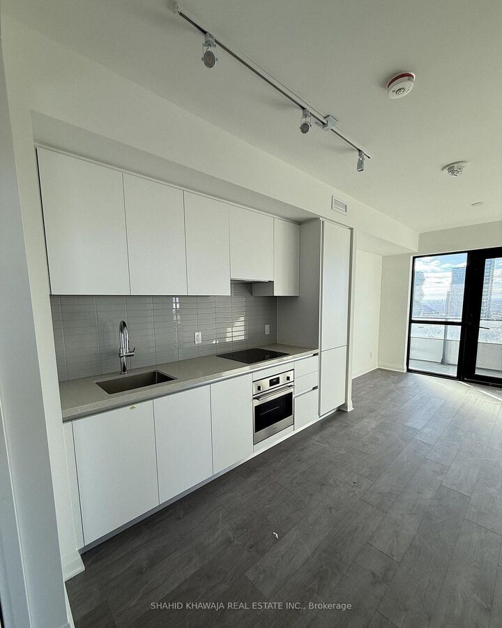 Property Photo:  4015 The Exchange Street 6007  ON L5B 0N9 