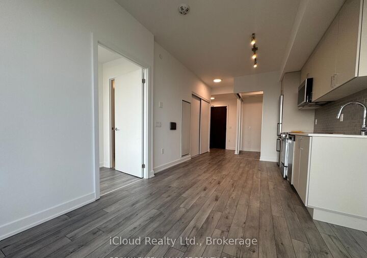 Property Photo:  1005 Dundas Street E 632  ON L6H 8C7 