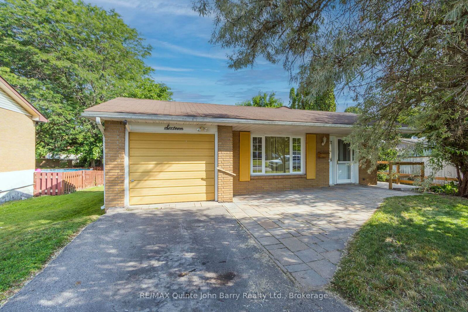 Property Photo:  16 Austin Street  ON K8V 1Z4 