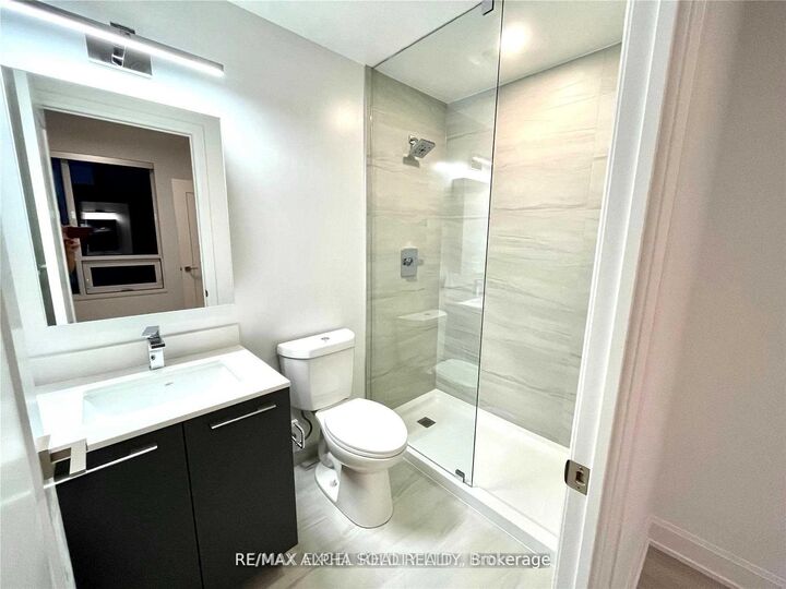 Property Photo:  38 Water Walk Drive E 1030  ON L3R 6M8 