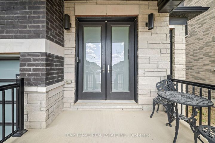 Property Photo: 21 Aveena Road ON L6P 0Z5