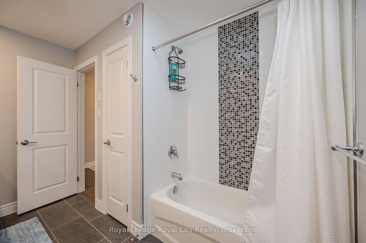 Property Photo:  254 Gosling Gardens 26  ON N1L 0M4 