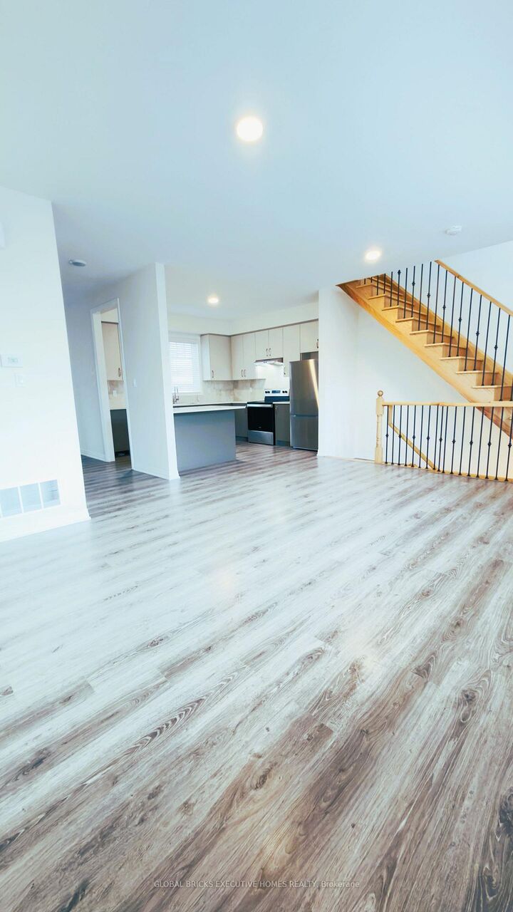 Property Photo: 42 Ambereen Place E ON L1C 7H5