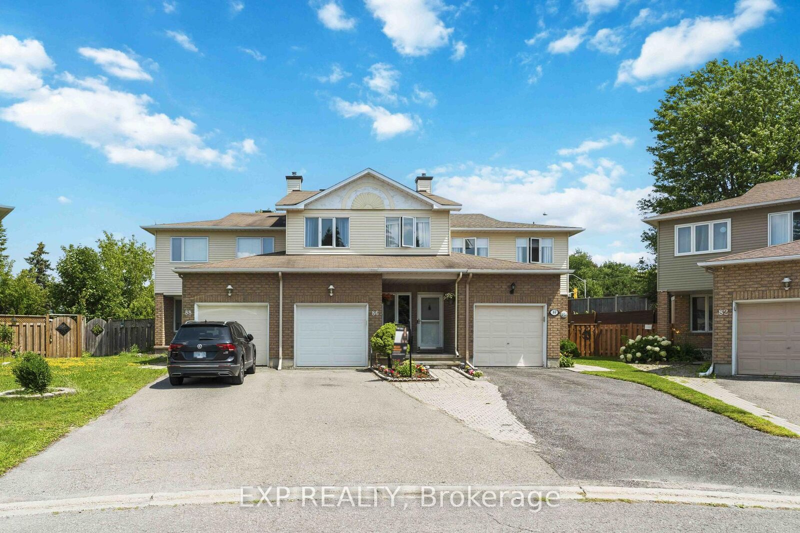 Property Photo:  86 Scarlet Court  ON K1T 3R6 