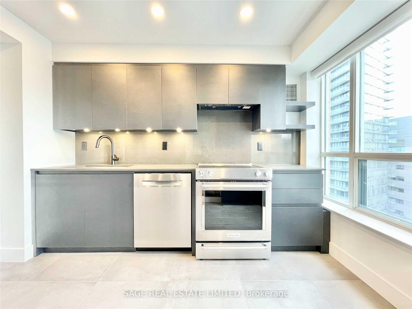 Property Photo:  887 Bay Street 1408  ON M5S 3K4 