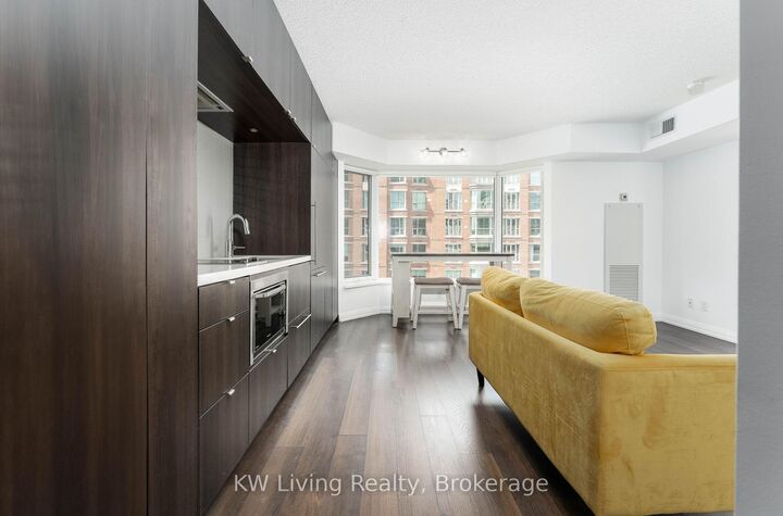 Property Photo:  155 Yorkville Avenue 517  ON M5R 0B4 