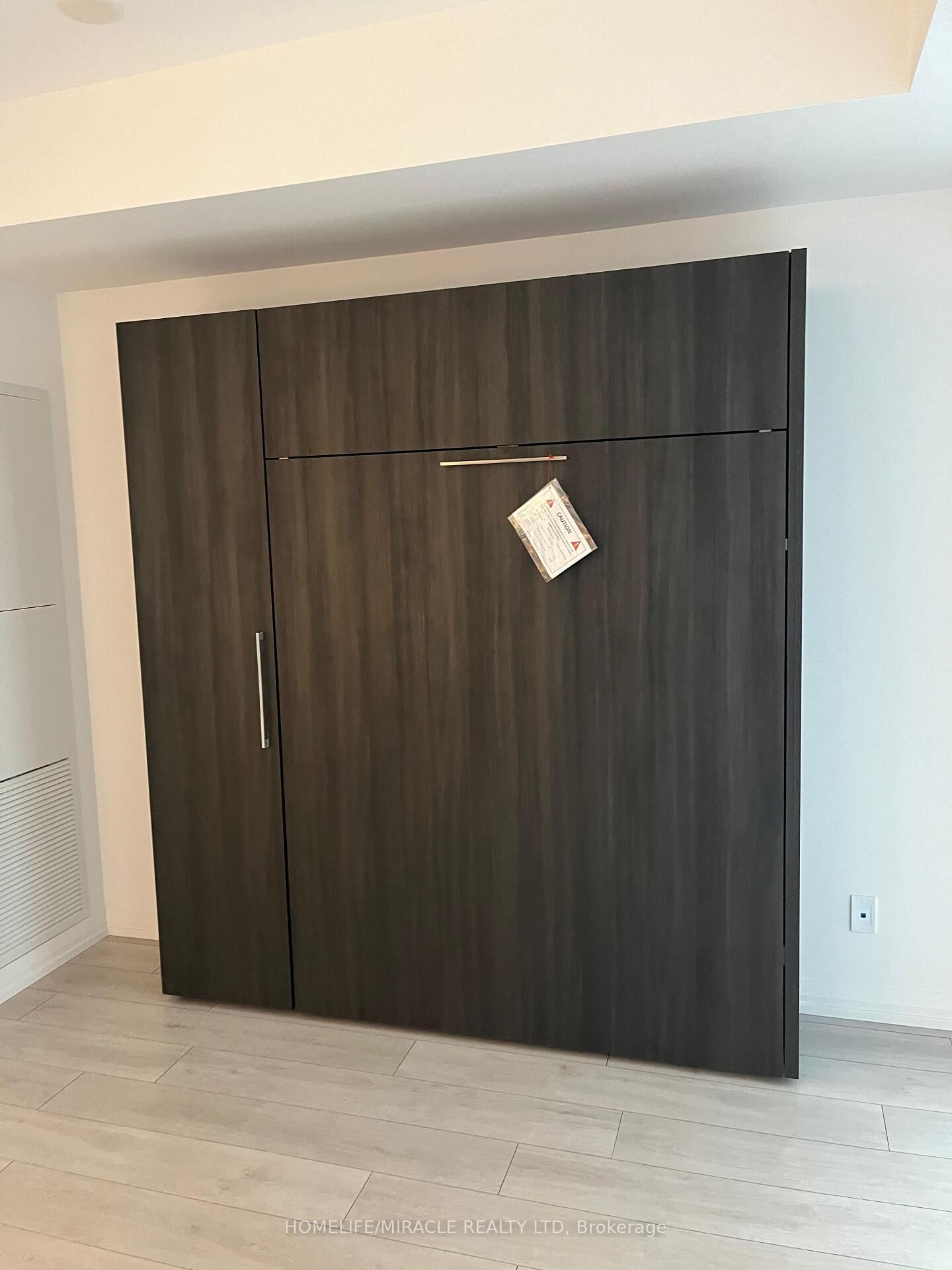 Property Photo:  400 King Street 1801  ON M5V 1K2 