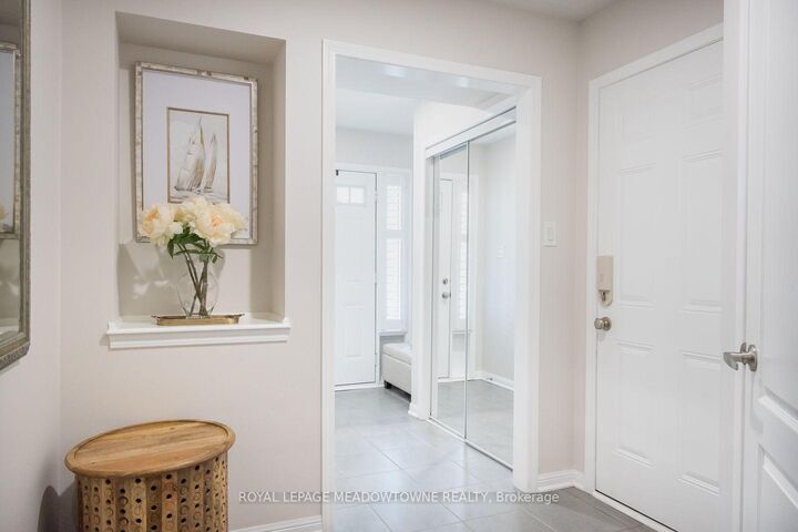 Property Photo:  6020 Derry Road 104  ON L9T 8J5 