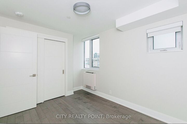 Property Photo:  11 Walmer Road 103  ON M5R 2W9 