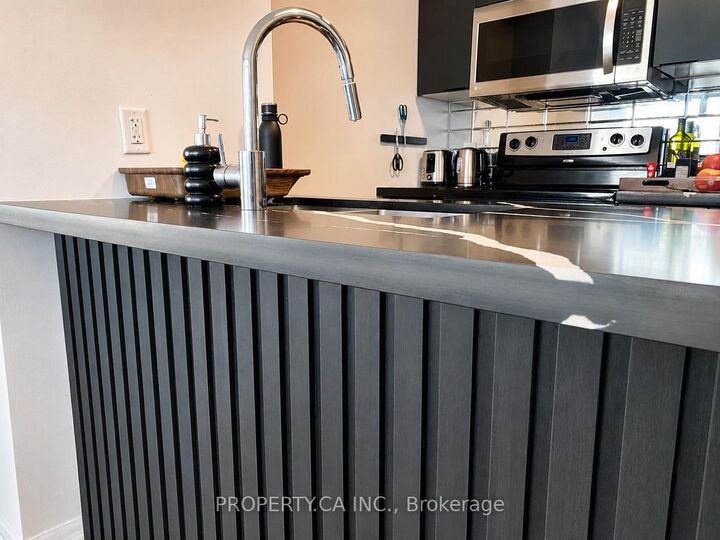 Property Photo:  38 Grenville Street 602  ON M4Y 1A5 