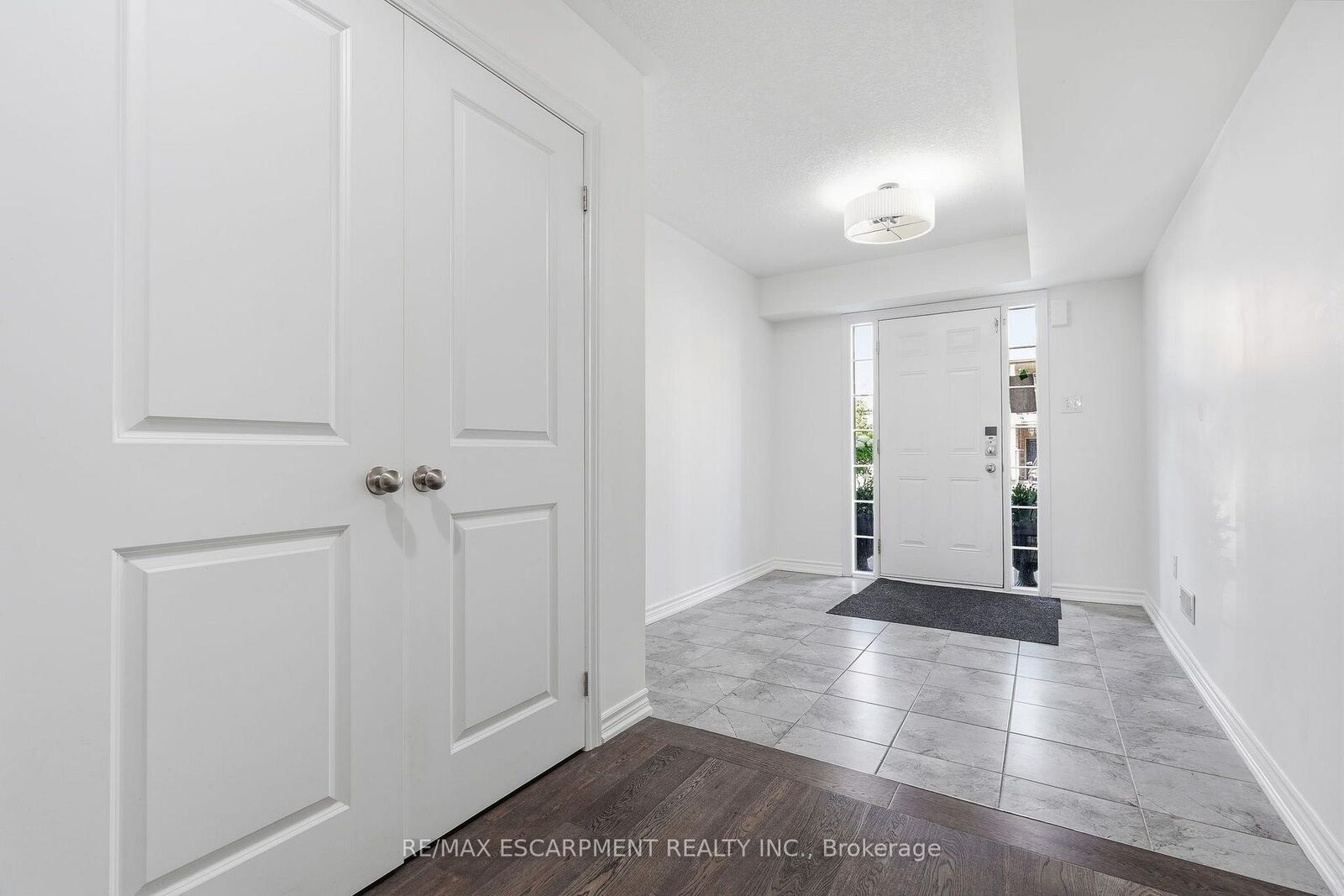 Property Photo:  17 Savage Drive  ON L8B 0A1 