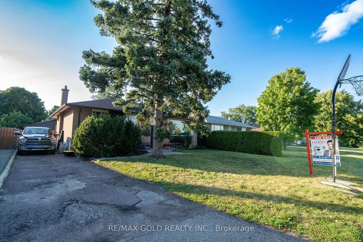 Property Photo: 12 Alexandria Crescent ON L6T 1N3