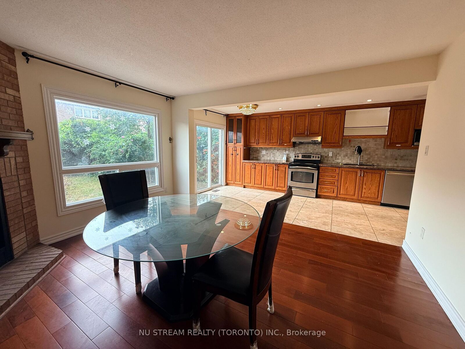 Property Photo:  