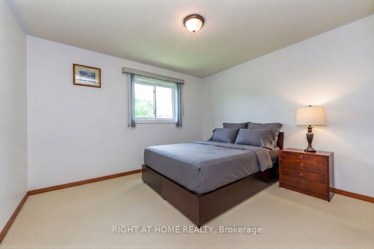 Property Photo: 63 Pennsylvania Avenue ON L6Y 4P3