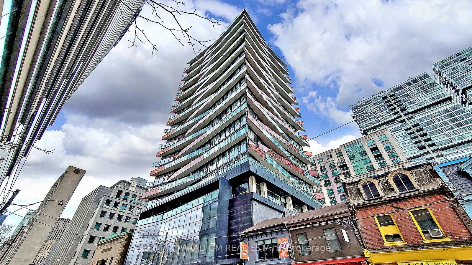 Property Photo:  215 Queen Street W 2005  ON M5V 0P5 