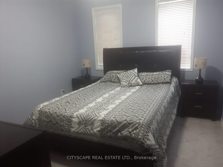 Property Photo:  1050 Bristol Road W 40  ON L5V 2E8 