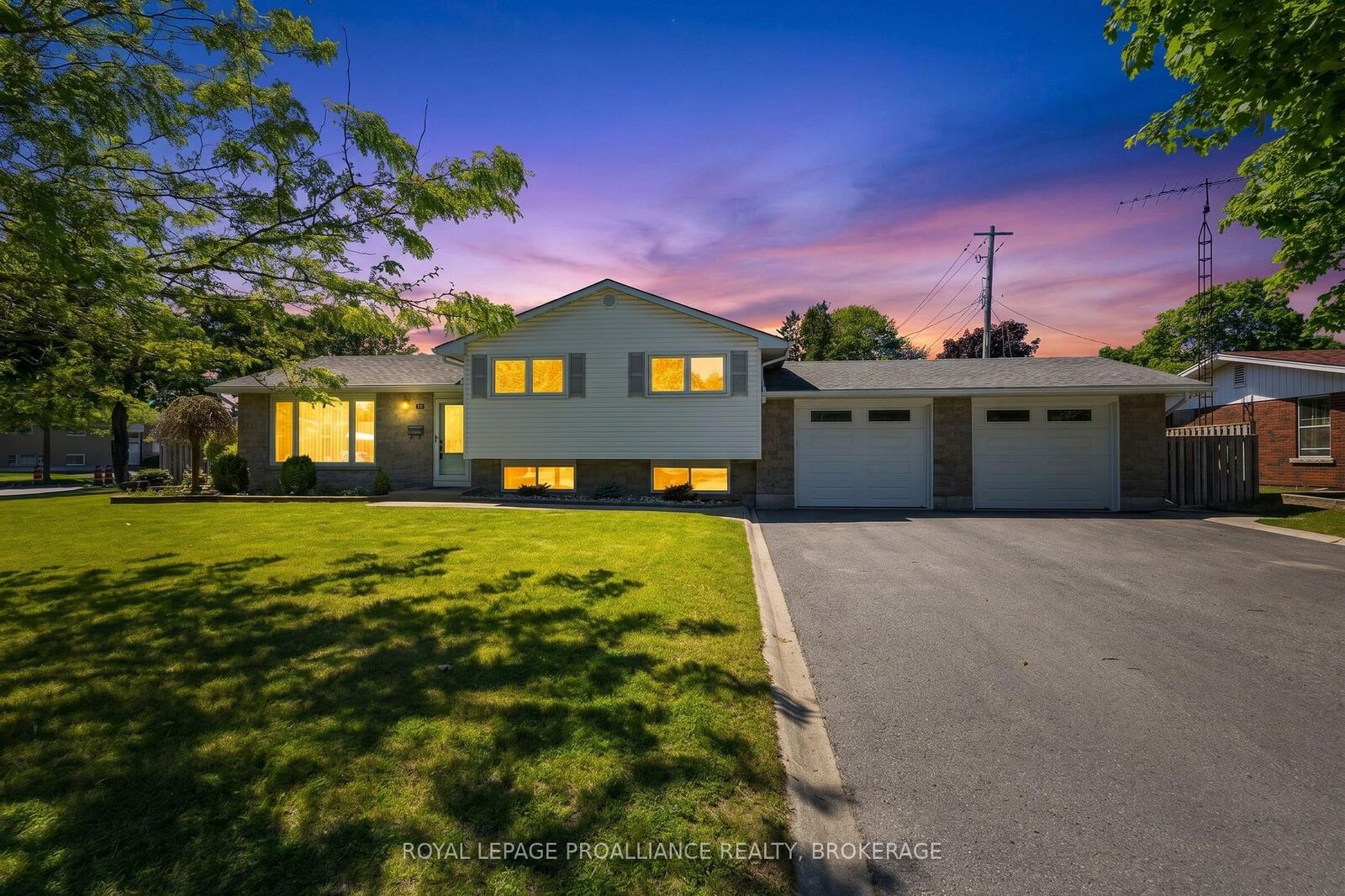 Property Photo: 6 Byron Crescent ON K7M 1H7