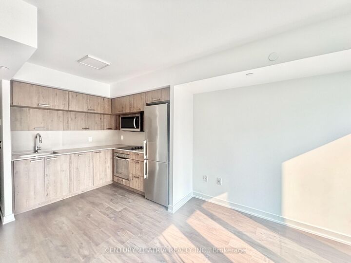 Property Photo:  50 McCaul St Street 811  ON M5T 1V9 