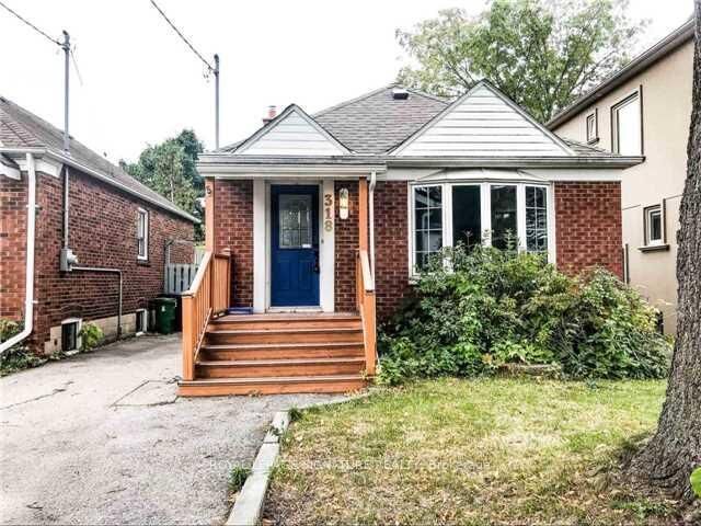 Property Photo:  318 Woodmount Avenue  ON M4C 4A3 