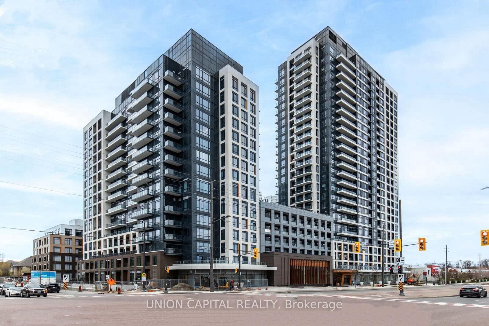Property Photo:  7950 Bathurst Street 1126  ON L4J 0L4 