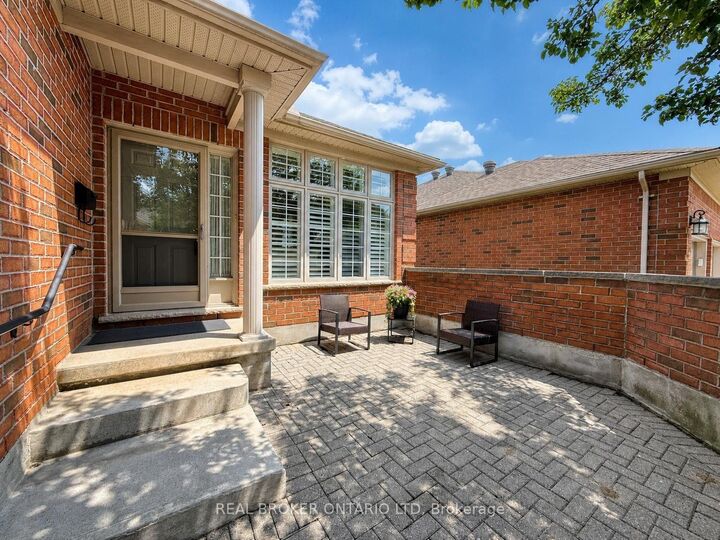 Property Photo: 18 Cadeau Terrace 14 ON N6K 4Z1