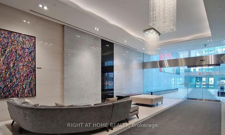 Property Photo:  386 Yonge Street 5016  ON M5B 0A5 