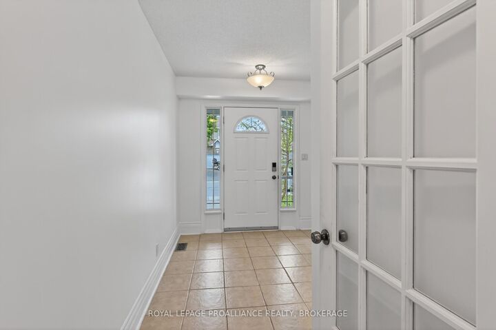 Property Photo:  435 Maureen Street  ON K7K 7M2 
