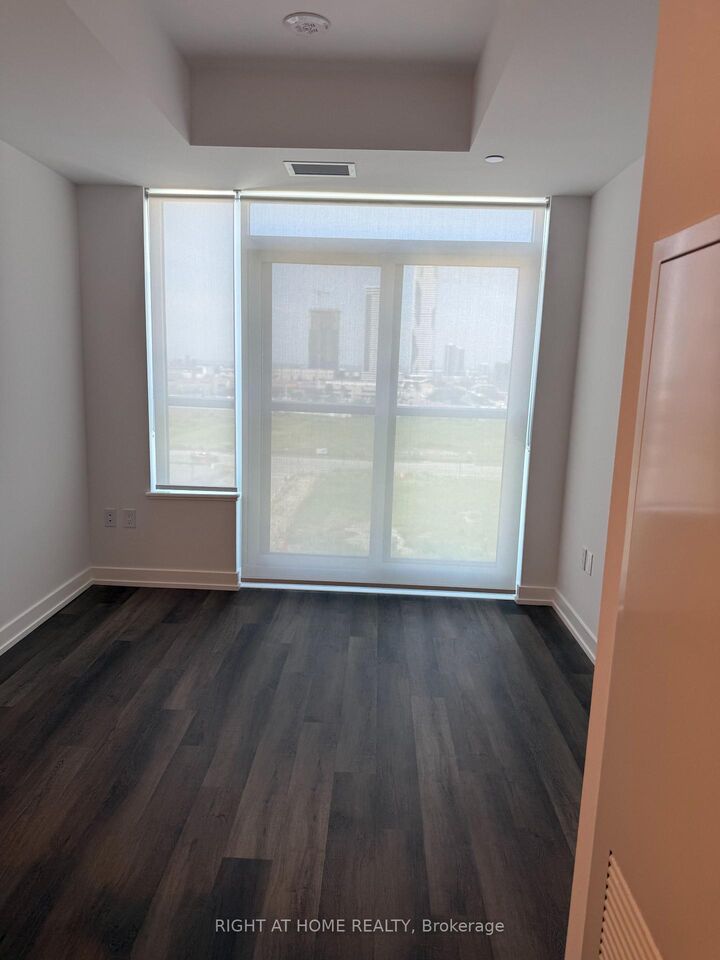Property Photo:  21 Meadowvale Road 603  ON L4K 0H4 