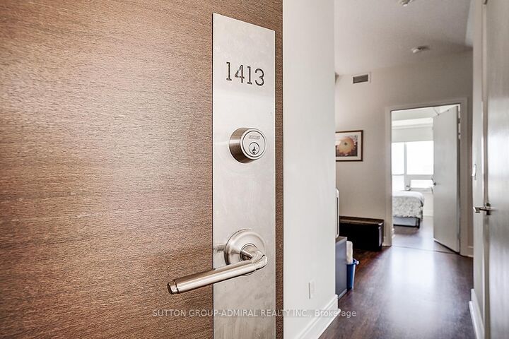 Property Photo:  35 Brian Peck Crescent 1413  ON M4G 0A5 