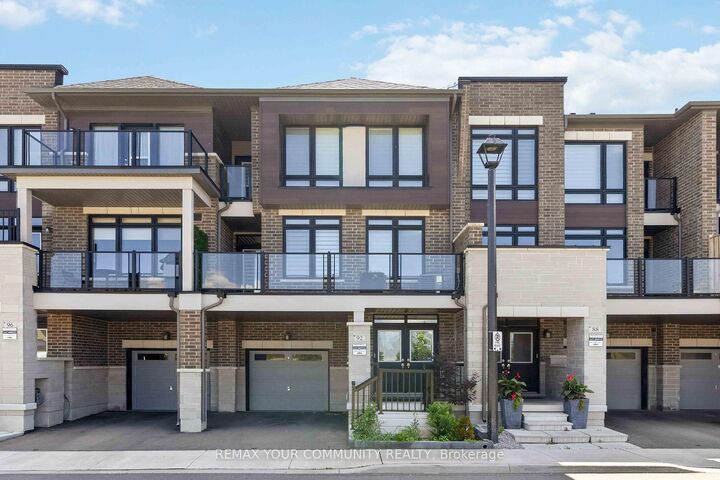 92 Holyrood Crescent — photo 1