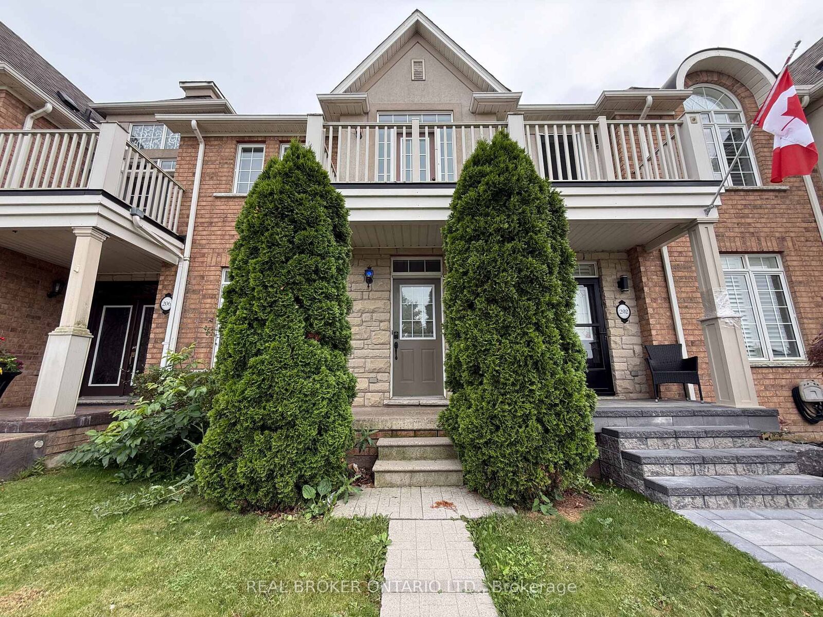 Property Photo:  204 Springstead Avenue  ON L8E 6E8 