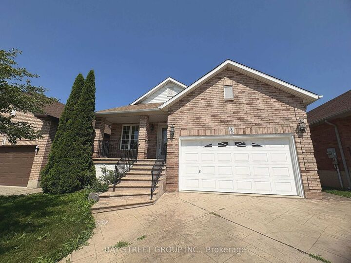 Property Photo:  35 Diamond Court  ON L9C 7V5 