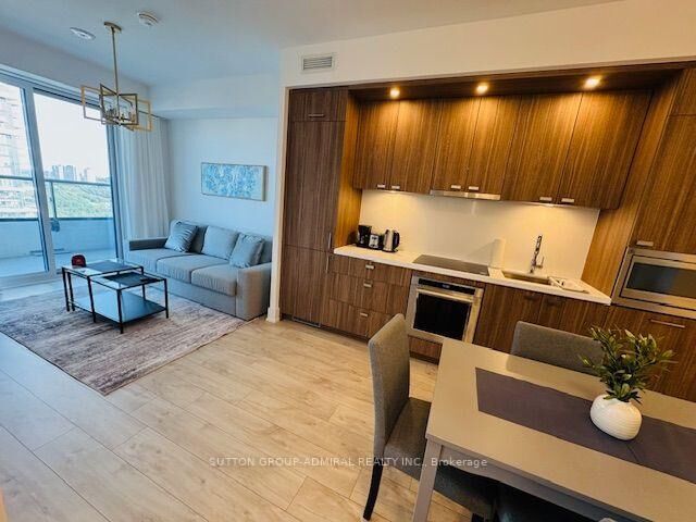 Property Photo:  10 Inn On The Park Drive 1605  ON M3C 0P9 