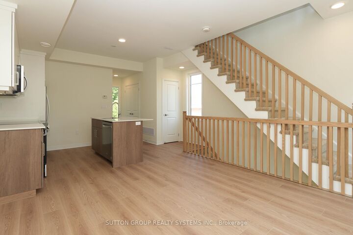 Property Photo:  734 Front Royal Street 13  ON L4Y 0C8 