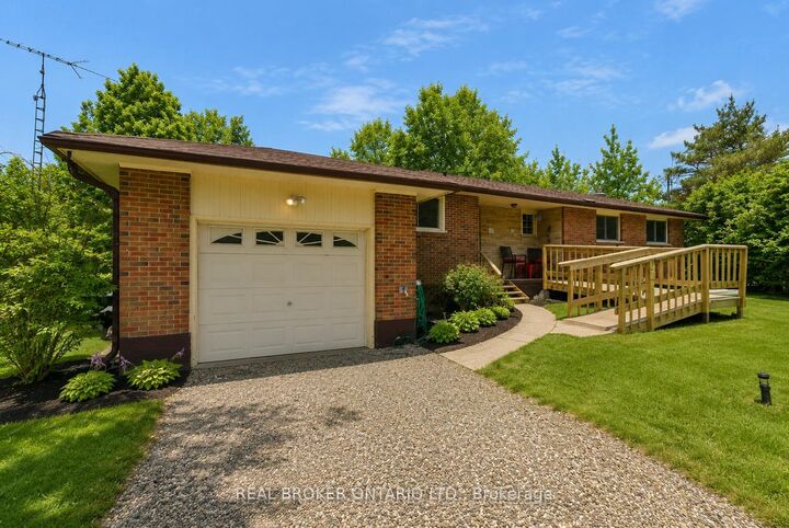 Property Photo:  1157 Lakeshore Road  ON L1B 1L9 