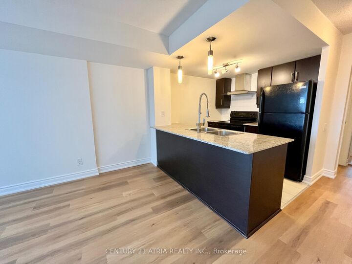 Property Photo:  25 Town Centre Court 1906  ON M1P 0B4 
