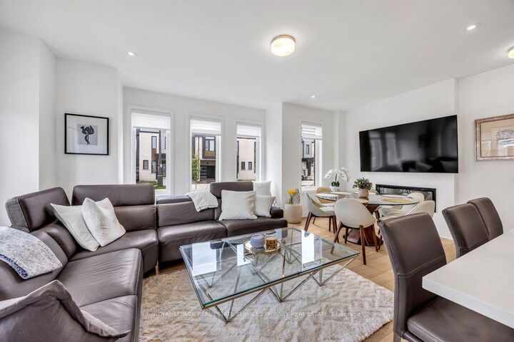 Property Photo:  9 Crown Gate  ON L6M 0W8 