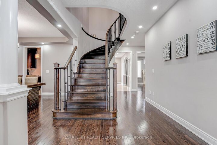 Property Photo:  20 Maybeck Drive  ON L6X 0Z1 