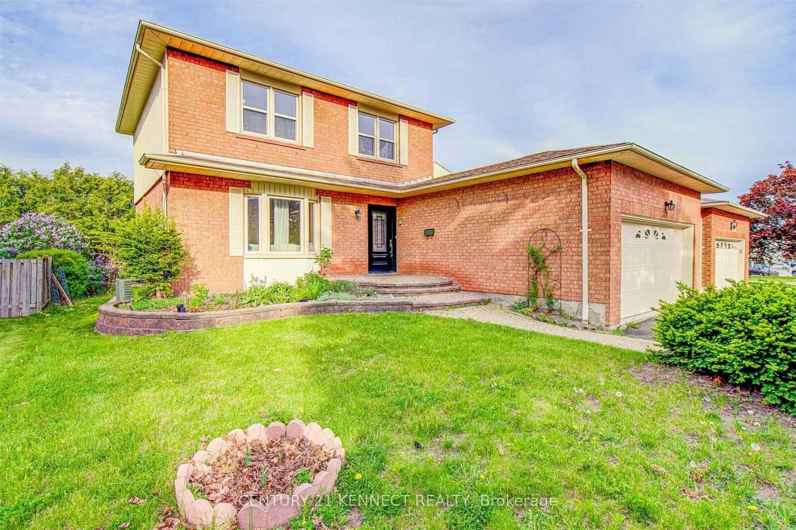 Photo de la propriété:  301 Glen Hill Drive  ON L1N 7J6 