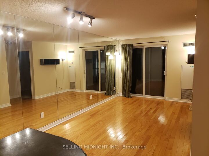 Property Photo:  270 Wellington Street W 502  ON M5V 3P5 