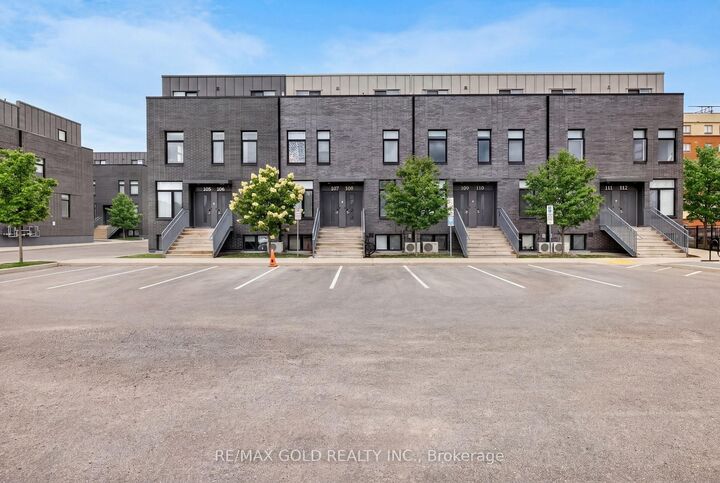 Property Photo: 1780 Simcoe Street N 106 ON L1G 0C3