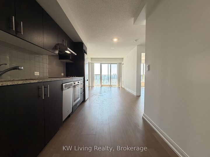 Property Photo: 255 Village Green Square 1707 ON M1S 0L3