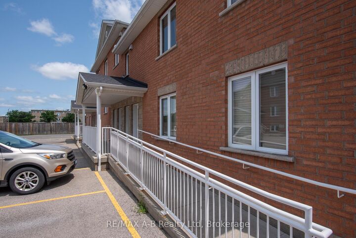 Property Photo:  148 Borden Street 1  ON N5A 0G1 