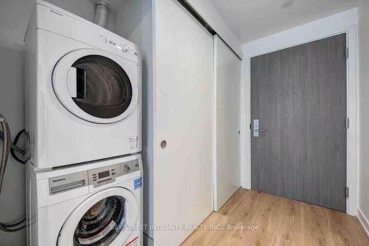 Property Photo: 161 Roehampton Avenue 1609 ON M4P 0C8