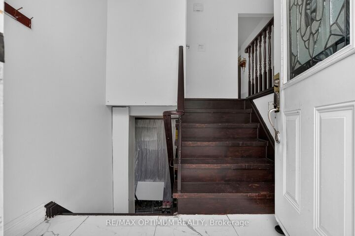 Property Photo:  18 Curtis Drive  ON L6Y 2J6 