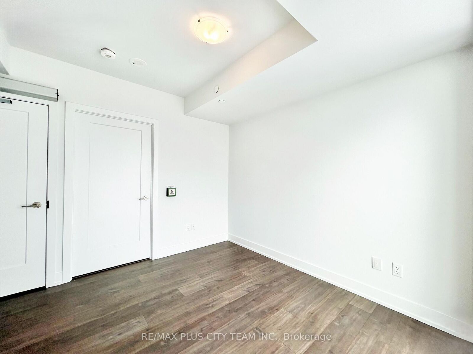 Property Photo:  2550 Simcoe Street N 1217  ON L1L 0R5 