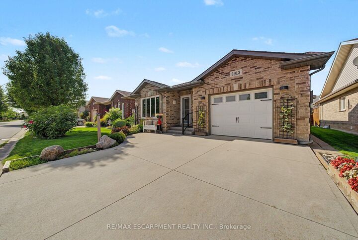Property Photo: 3913 Primrose Lane ON L0R 2C0
