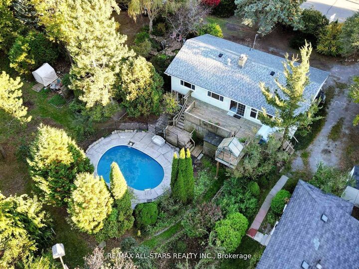 40 Riverglen Drive — photo 1