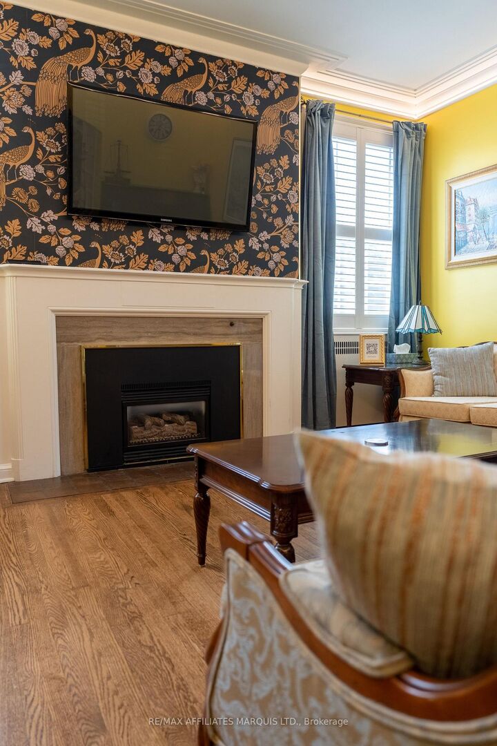 Property Photo:  217 Adolphus Street  ON K6H 3S5 